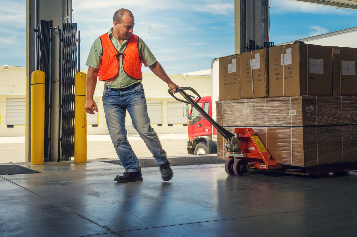 Warehouse-Workers-pallet-jack-Safety